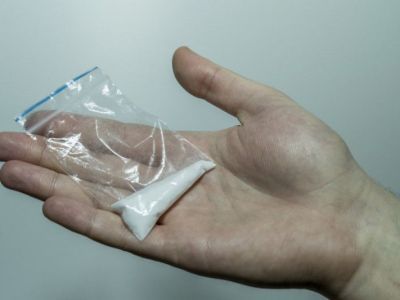 Полицейские задержали подозреваемых в попытке сбыта синтетических наркотиков в крупном размере