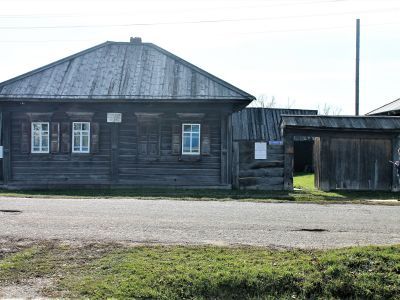 Усадьба крестьянина-середняка с жилым домом, амбаром, баней, двумя навесами, XIX в. (филиал музея-заповедника)