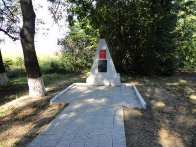 Братская могила мирных жителей, казненных фашистскими оккупантами