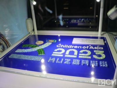 Логотип игр «Дети Азии» из алмазов представили в Кемерове на выставке «Сокровища Якутии»