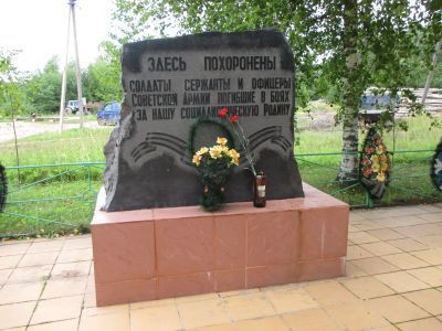 Братская могила воинов Советской Армии, погибших в 1944 г.