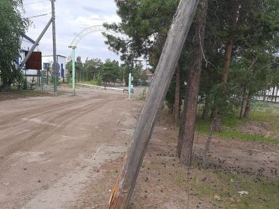 В Вилюйске энергетики восстановили электроснабжение после наезда автомобиля на опору