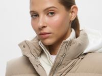 Женский стёганый жилет Lacoste с капюшоном