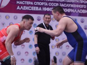 В Якутске выявили чемпионов республики по вольной борьбе среди ветеранов