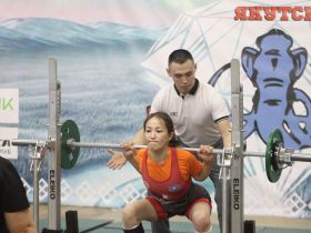 В Якутске начался чемпионат России по пауэрлифтингу