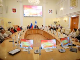 В Якутске прошла презентация книг к 75-летию Иннокентия Бочкарева