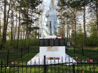 Памятник воинам-землякам, погибшим на фронтах Великой Отечественной войны