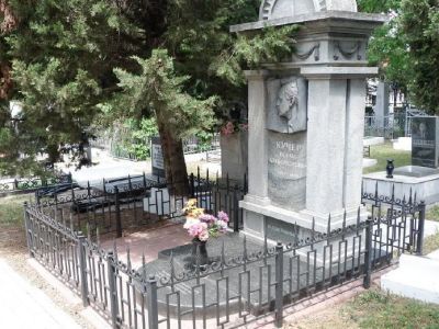 Надгробие над захоронением Б.А. Кучера (28.01.1942-5.04.1999)