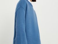 Джемпер свободного силуэта с широкими рукавами