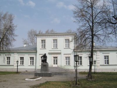 Дом, в котором жил Чайковский Петр Ильич в 1849-1850 гг.