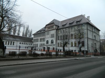 Здание Розенауской народной школы