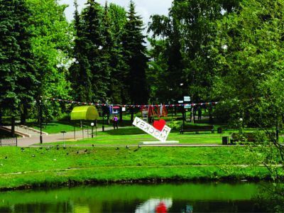 Парк с прудом