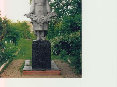 Братская могила воинов Советской Армии, погибших в 1942 - 1943 гг.