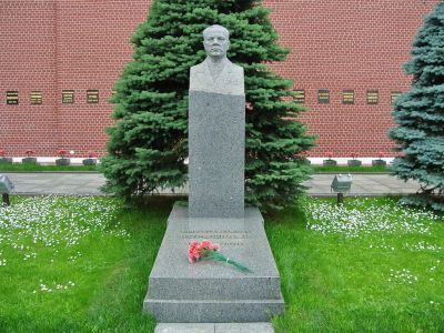 Могила Ворошилова Климента Ефремовича (1881-1969)