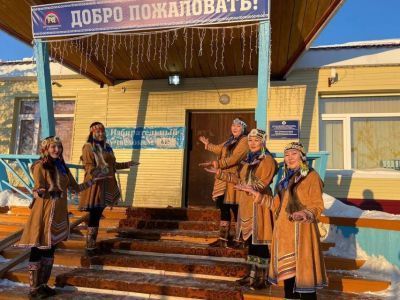 В эвенских нарядах встретили избирателей в селе Сайылык Усть-Янского района