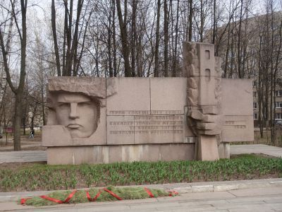 Памятник Герою Советского Союза, кавалеру Золотой медали за боевые заслуги Итальянской Республики Федору Полетаеву