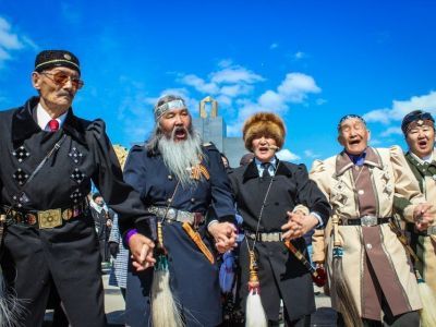 В Якутске станцевали осуохай Победы