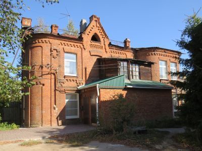 Двухэтажный флигель