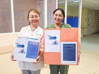 Архивисты Якутии передали маленьким пациентам «Коробку храбрости»