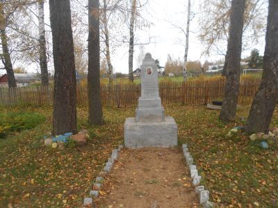 Памятный знак Герою Советского Союза – земляку Демкину Александру Самуйловичу, погибшему в бою с гитлеровцами в 1942 г.