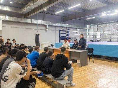Олимпийский чемпион по боксу Евгений Тищенко провел мастер-класс в Якутске