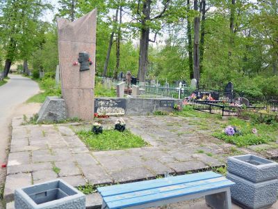 Могила Янониса Юлюса (1896-1917), поэта и революционера