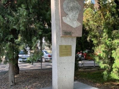 Стела с барельефом В.И. Ленина