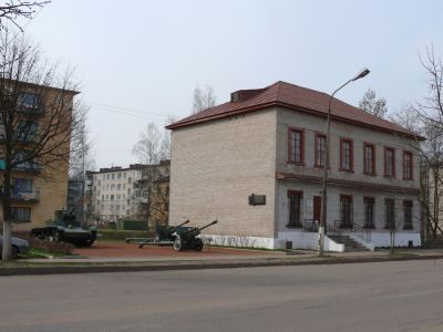 Танк Т-26, установленный в честь танкистов Северо-Западного фронта