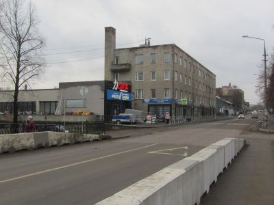 Жилой дом с магазином (кирпичный)