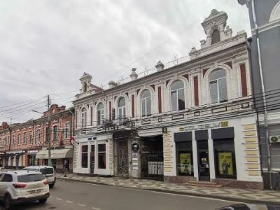 Дом жилой с торговыми помещениями