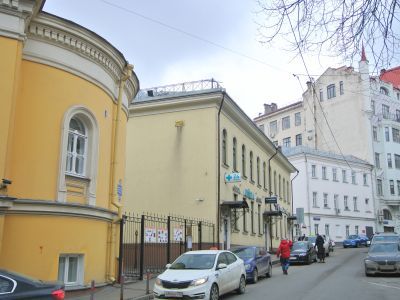 Комиссаровское техническое училище, сер. XIX в., нач. XX в. архитекторы К.В. Гриневский, П.С. Кампиони, Н.А. Ипатьев, М.К. Геппенер, гражданский инженер В.Г. Шухов. Здесь преподавали видные педагоги и ученые Х.Х. Мейн, Е.А. Чудаков, Б.С. Стечкин, В.С. Кул