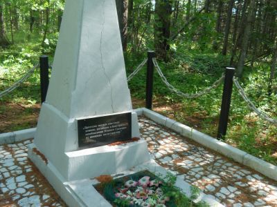 Братская могила советских воинов, павших в августе 1945 года в боях при освобождении Южного Сахалина от японских милитаристов
