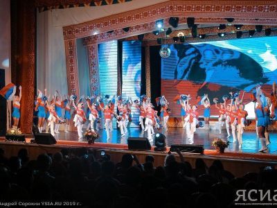 «Россия — это мы». Патриотическая акция объединила более 500 молодых людей Якутска