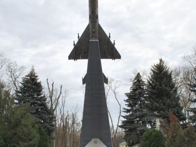 Памятник летчикам (самолет)