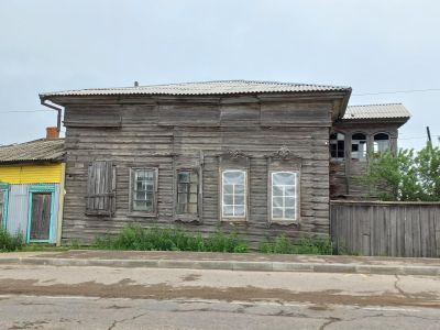 Дом жилой с торговой лавкой