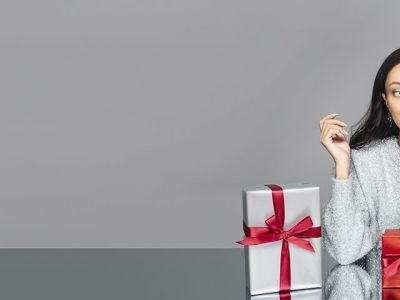 Помада и головные уборы среди наименее желаемых подарков на 8 Марта