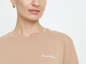 Базовая футболка прямого кроя