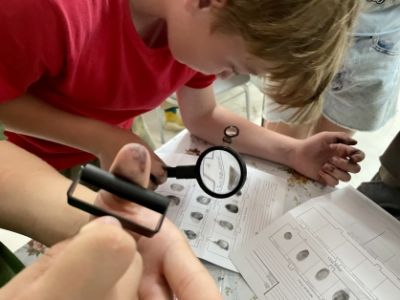 Следователи провели профориентационное занятие с воспитанниками летнего лагеря «Арктика и Космос»