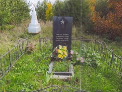 Братская могила советских воинов