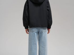 Ветровка с водоотталкивающим эффектом