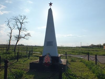 Могила мирных жителей, расстрелянных в 1942 году немецкими оккупантами