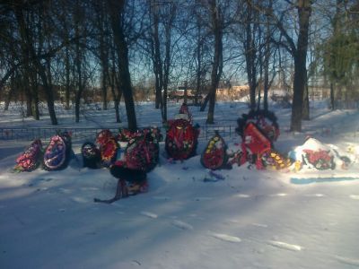 Братская могила солдат и офицеров Советской Армии и Военно-Морского флота, погибших в период Великой Отечественной войны 1941-1945 гг.