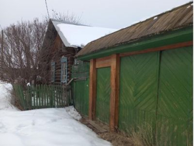 Усадьба: дом жилой, амбар, ворота