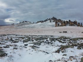 Арктическая снегоходная экспедиция «К Каменным Людям Сундуруна через кряж Суор Уйата». Сопутствующая рыбалка на трофейного арктического гольца