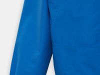 Ветровка с капюшоном и регулируемым поясом