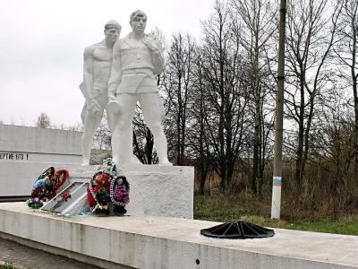 Братская могила с захоронением воинов, погибших в период Великой Отечественной войны 1941-1945 гг.