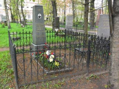 Могила Пилютова Петра Андреевича (1906-1960 г.г.) - Героя Советского Союза
