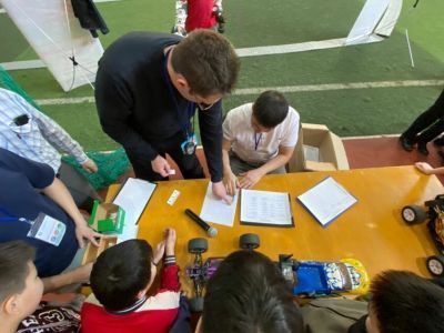 В Якутске прошли республиканские соревнования по комнатным авто и авиамоделям