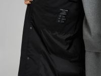 Утепленное пальто с воротником-стойкой