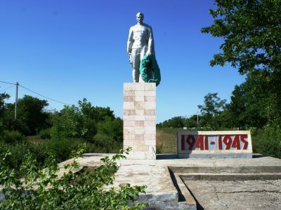 Памятный знак в честь воинов-односельчан, погибших в годы Великой Отечественной войны